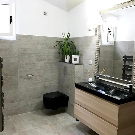 Ensoleillee A Avec Piscine Privee *