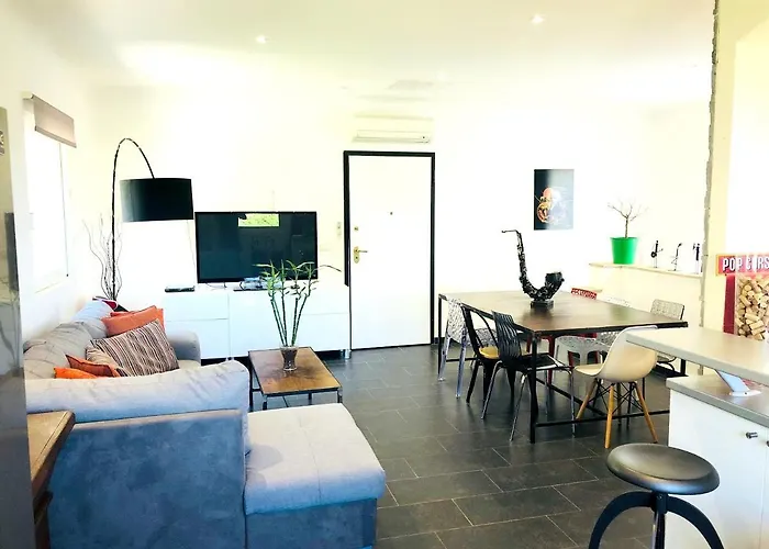 Ensoleillee A Avec Piscine Privee וילה