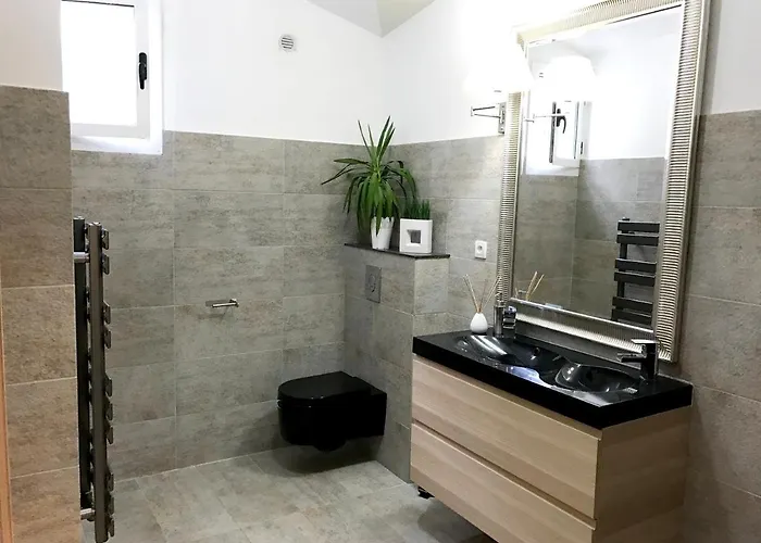 Ensoleillee A Avec Piscine Privee *